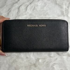 MICHAEL KORS Black Zip Around Wallet